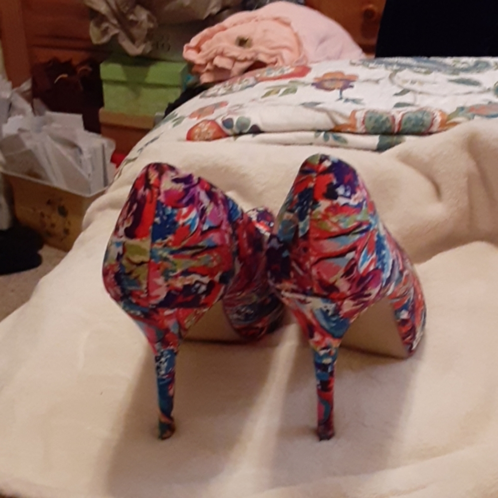 Shoes - Picture 2 of 3
